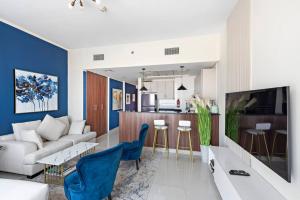 Vibrant Apartment with Pool, Gym, Free Parking & Fast Wifi