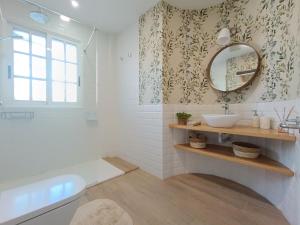 Charming & Sunny Apartment with Ocean View