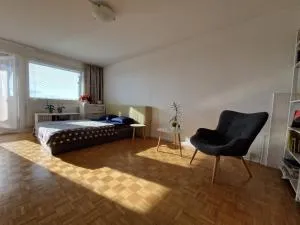 Big room with balcony in a shared apartment in the center of Kerava - Suursuo