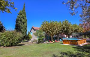 Maisons de vacances Awesome home in Verquires with 3 Bedrooms, WiFi and Outdoor swimming pool : photos des chambres