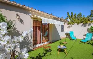 Maisons de vacances Awesome home in Orange with Outdoor swimming pool, 1 Bedrooms and WiFi : Maison de Vacances 1 Chambre