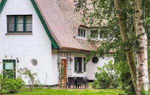 Gorgeous Apartment In Prerow With Wifi