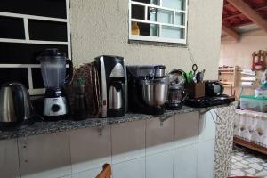 Casa em condomínio, churrasqueira privativa e piscina social