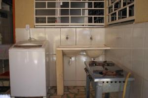 Casa em condomínio, churrasqueira privativa e piscina social