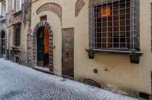 GuestHost - casa Giovanna - Piazza San Michele Central Studio!