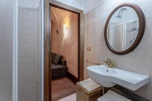 GuestHost - casa Giovanna - Piazza San Michele Central Studio!