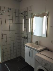 (id024) Østergade 87. 1 tv