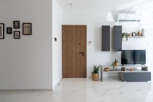 Taupe’s 2-Bedroom Apartment in Larnaca