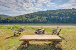 Melbourne Home with Fire Pit on the White River! - Horseshoe Bend