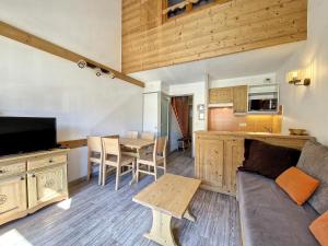 Studio avec mezzanine, balcon, parking proche pistes Val-dIsère - FR-1-518-133