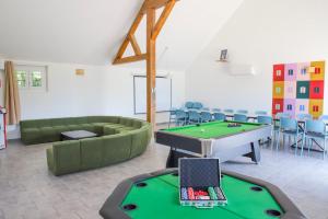 Villas So Villa Les Houx 45 - Heated pool - Soccer - 2h from Paris - 30 beds : photos des chambres