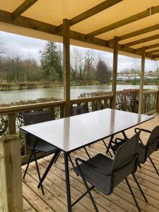Campings Mobil-home confort face a l'etang : photos des chambres