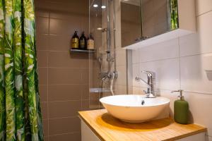 Arctic Circle Retreat: Stylish 2-Room Apartment