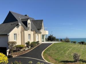 Maisons de vacances Premium holiday villa with sea view and e-car charging station : photos des chambres