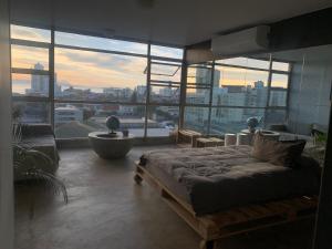 Sea view Batchelor apartment with Cinema room