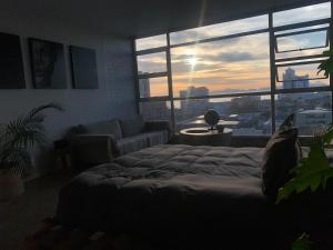 Sea view Batchelor apartment with Cinema room