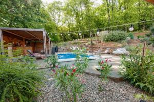 Maisons de vacances Maison d-une chambre avec piscine partagee jardin clos et wifi a Pardailhan : photos des chambres