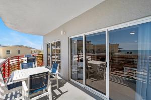 Large Gulf Unit Beach Views - Crimson #203