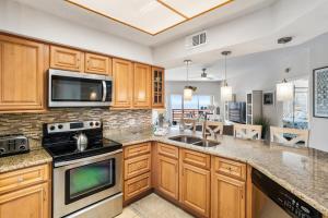 Large Gulf Unit Beach Views - Crimson #203