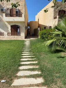 اول صف على البحر مارينا العلمين الساحل الشمالي 0إ