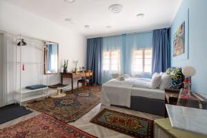 Huge & Stylish in the Center for up to 20 people