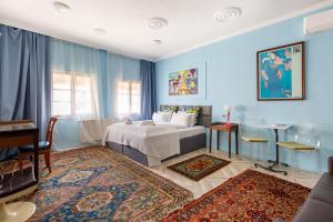 Huge & Stylish in the Center for up to 20 people