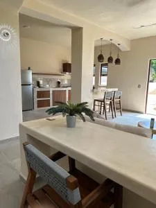 Casa blanca playa saladita - La Salada