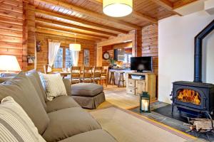 Maisons de vacances Is a traditional 4-star chalet which was largely renovated in 2022 : photos des chambres