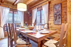 Maisons de vacances Is a traditional 4-star chalet which was largely renovated in 2022 : photos des chambres