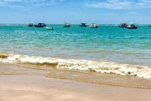 Guarajuba - apartamento 2 quartos com suíte e piscina raia olímpica