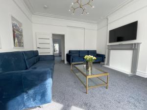 Wind and Waves Apartment by Seaside Llandudno