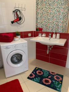 Self check-in, Danube bank, free parking