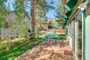 10 Mi to Lake Tahoe Beaches Cabin with Pool Table - Markleeville