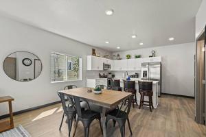 Brand New 3BD 2 5BTH Triplex Unit Near Downtown