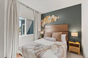 Brand New 3BD 2 5BTH Triplex Unit Near Downtown