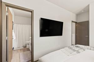 Brand New 3BD 2 5BTH Triplex Unit Near Downtown