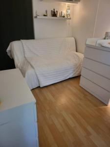 Appartements T 3 Paris-Orly aeroport 10 min • jardin parking : photos des chambres