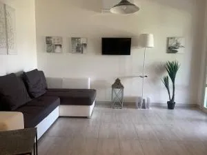 Villa a due piani con giardino e piscina - Boccatossa