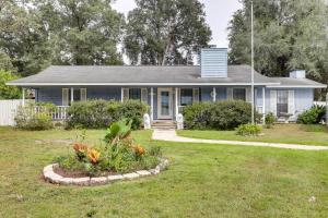 obrázek - Charming Kingsland Getaway with Screened Porch!