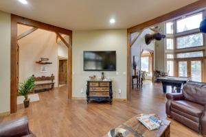 Klamath Falls Vacation Rental w Resort Amenities!