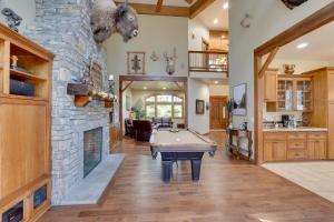 Klamath Falls Vacation Rental w Resort Amenities!