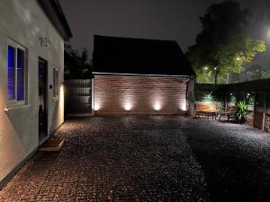 Entire Two Bedroom Guest House & Free Parking