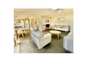 Free-Range On Papmoa Beach - 陶朗加