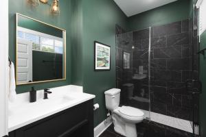 Condo Near Downtown Broadway & Stadium with Free Parking