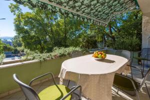 Apartment in Crikvenica 14210