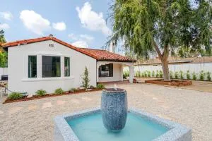 Designer 2 bed near Universal sleeps 8 hot tub - North Sherman Way