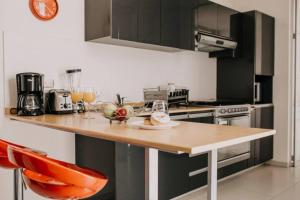 Amplia Casa Moderna c Piscina y Lindos Jardines