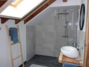 Maisons de vacances Gite 4 etoiles avec sauna et terrasses pour 14 pers. - FR-1-589-319 : photos des chambres