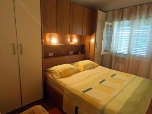 Apartments by the sea Necujam, Solta - 21776