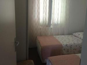 Apartments by the sea Necujam, Solta - 21776